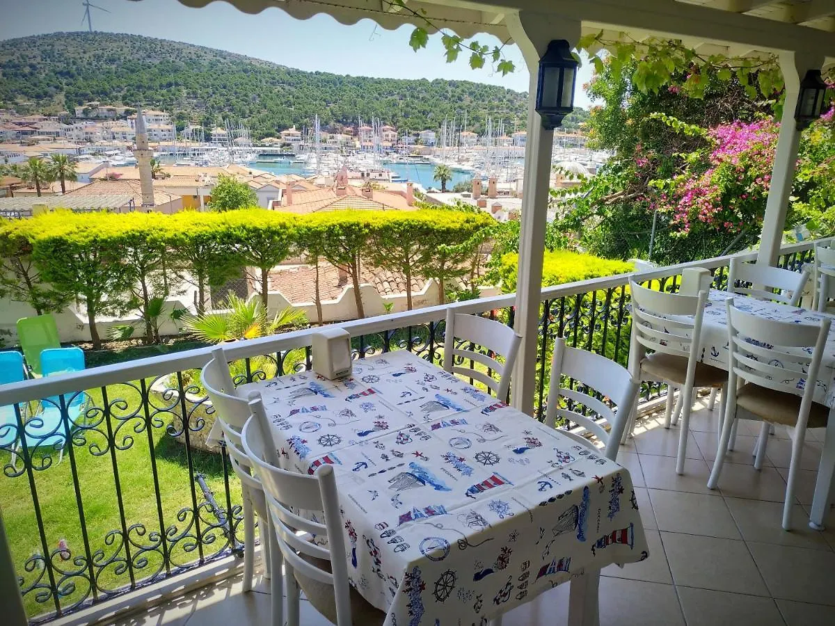 Yalcin Hotel Çeşme 2*,