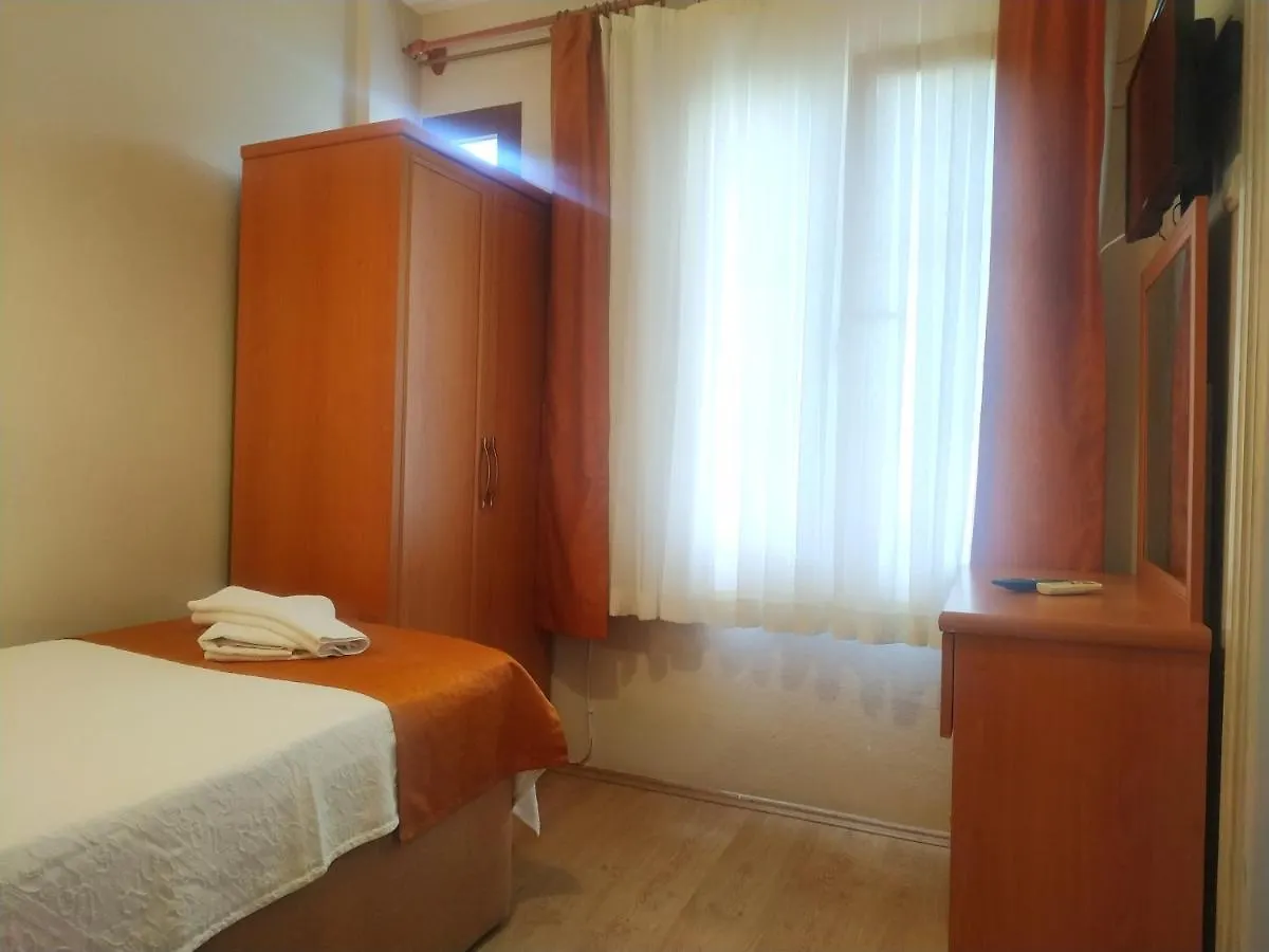 Yalcin Hotel Çeşme 2*,